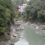 絶景の宿　龍峡亭 - 吊橋からの外観