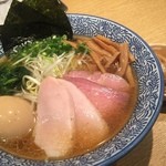 麺屋一燈 - 特製醤油ラーメン。普通盛り、メンマトッピング。