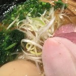 麺屋一燈 - 特製醤油ラーメン様近影。
