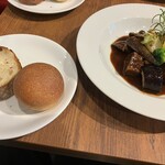 ビストロ ディモンシュ - 自家製パン