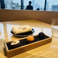 ベージュ アラン・デュカス 東京 - 