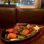 シュラスコ 肉寿司食べ放題 夜景肉バル サルーテジャポン - 