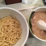 ORAGA - 特製ホタテの69つけ麺、ポタージュスープのような濃厚でコクのあるタレ、太麺が旨いです。