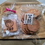 芸陽堂 - 頼山陽煎餅5枚入400円、笑顔煎餅100g500円