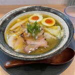 横浜淡麗らぁ麺 川上 - 