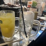 たまには焼肉 - シークァーサーサワーにナカを差しながら濃いめを飲む♪(๑ᴖ◡ᴖ๑)♪