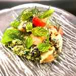 French & Wine ビストロ アジル - 魚介、クスクス、キヌアのヘルシーサラダ