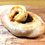 ミヤ パン - カレー風味のエビ・レーズンクリームチーズ