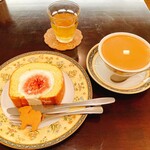 森のらくだ - ケーキとミルクティー