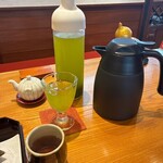うなぎ料理専門店 せしも - 冷たい煎茶、ほうじ茶