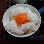 Matagi Chaya - 打破生鸡蛋，蛋黄颜色浓郁，
                      蛋黄高高隆起，
                      看起来新鲜感十足呢！