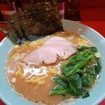 横浜家系ラーメン 黄金家 - 料理写真:★★ラーメン 850円 どこにでもある家系！深みが無く美味しくない！