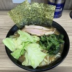 七代目武道家 - 料理写真:ラーメンキャベツトッピング