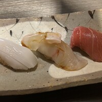 寿司 銀座 - スミイカ、ひらめ、中トロ