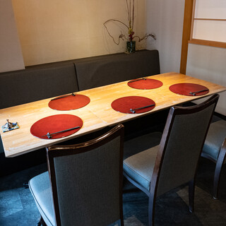 昼夜の食事からお祝い事・接待まで、大小様々なシーンで利用可能