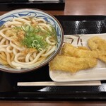 丸亀製麺 - 料理写真:かけうどん(大)と、黄金かれい天、れんこん天