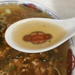 スタミナラーメン 娘娘 - あんかけが混ざる前の澄んだスープもウマい