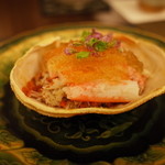 日本料理 晴山 - 香箱蟹 甲羅で出汁をとったジェル掛け 紫蘇の花
