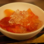 日本料理 晴山 - 林檎のすり流し 苺 柿 蜂蜜のゼリー掛け