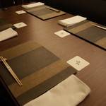 日本料理 晴山 - 4名用のセッティング