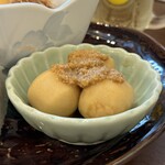 岐阜の酒と岐阜の肴 そば居酒屋 楽 - 里芋の胡麻ダレ和え