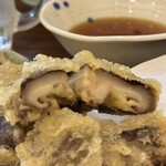 岐阜の酒と岐阜の肴 そば居酒屋 楽 - 肉厚 椎茸の天ぷら