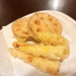 手打ちうどん　 いしづか - レンコンとヤングコーンの天ぷら