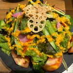 焼肉ホルモン 新井屋 阿佐ヶ谷店 - 見て美味しい、食べても美味しい「新井屋サラダ」2人前です。