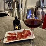 VALE - 赤ワインと生ハム