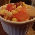 カレーの店 マボロシ - ピクルス代わりのサラダ