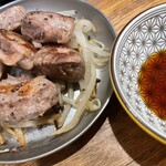大衆酒場 もつ焼きと肉刺し ぶた横丁 - 