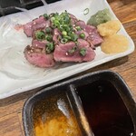 大衆酒場 もつ焼きと肉刺し ぶた横丁 - 