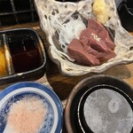 大衆酒場 もつ焼きと肉刺し ぶた横丁 - 