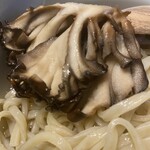 柳麺 呉田 - 黒舞茸裏側