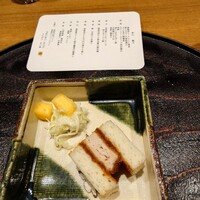 とんかつ まい泉 青山本店 - 途中で一口ヒレカツ。やっぱりまい泉なので。