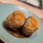 串揚げ料理 かわた - 卵黄の黒毛和牛巻き 玉葱のソース