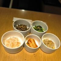 ビーフキッチン 恵比寿店 - キムチ・ナムル4種盛り