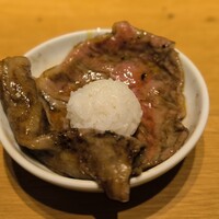 ビーフキッチン 恵比寿店 - 山形牛のサーロイン　シャリ玉を巻いていただく