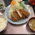 鉄兵衛 - 料理写真:ロースかつ定食（中）　税込1,680円