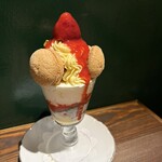 神楽坂ワイン食堂 ビストロ　Entraide - 苺とブッセのエキゾチックなパフェ