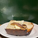 神楽坂ワイン食堂 ビストロ　Entraide - アンチョビバターフォカッチャ