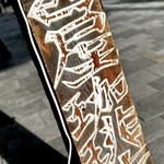 茜屋珈琲店 - 大通りに面した茜屋珈琲店の看板