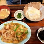 味安 - 鶏スタミナ炒め定食  唐揚げのニンニク野菜炒めだった。思ってたのとちょい違った。塩分多し