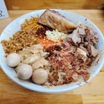 ハイマウント M - 料理写真:久々の～まぜそばっ！！　初めて・・・ポールで並んだ。(笑)