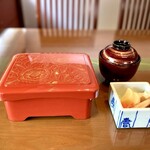 魚庄 大宮店 - ◇鰻重：お新香、お吸い物付／上