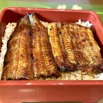 魚庄 大宮店 - 鰻重は、身が横に並んでいるほうが好きですが、ここ数年お目にかからぬ。大抵、縦。