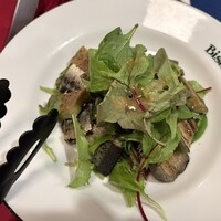 ビストロ グルマン - 秋茄子と炙りサンマのサラダ。