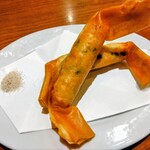 中華家 しかけん - パリパリエビ春巻580円(税込)