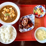 中華料理 口福 - ◎本日のオススメ／糖醋鶏と麻婆豆腐のW定食