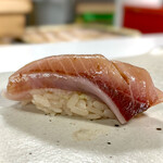 すしやのたい悟 - （2）ブリ（北海道羅臼）